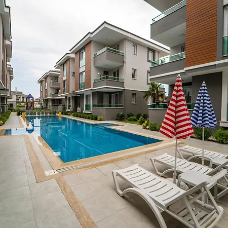Comfortable Flat With Shared Pool Backyard And A Refreshing Balcony In Apartman *